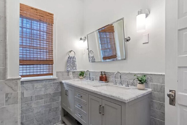 Building Photo - Welcome to this charming craftsman home ne...