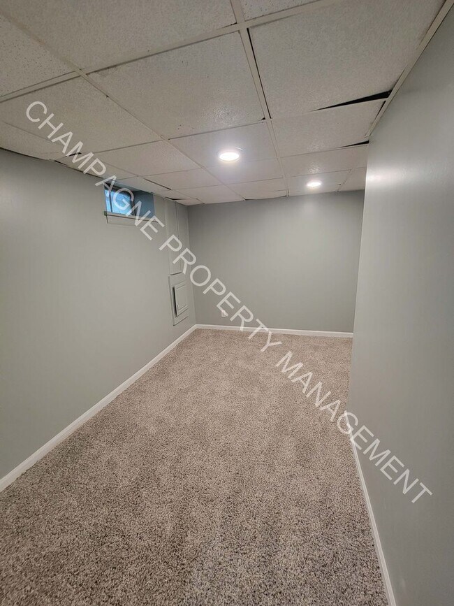 Building Photo - Newly Remodeled 3 Bed 2 Bath Single Family...