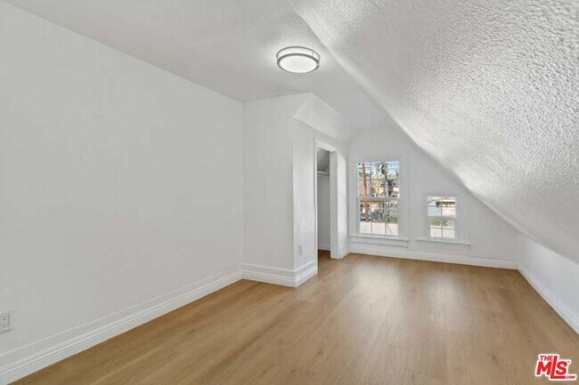 Building Photo - 1125 S Lake St