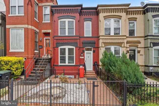 Building Photo - 1417 1st St NW