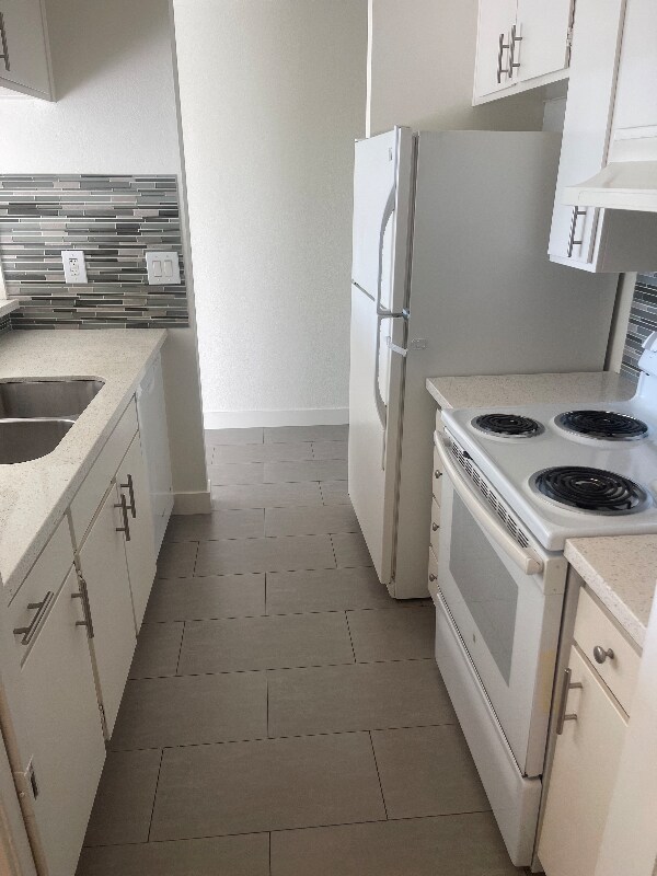 Building Photo - 284 E Surfside Dr