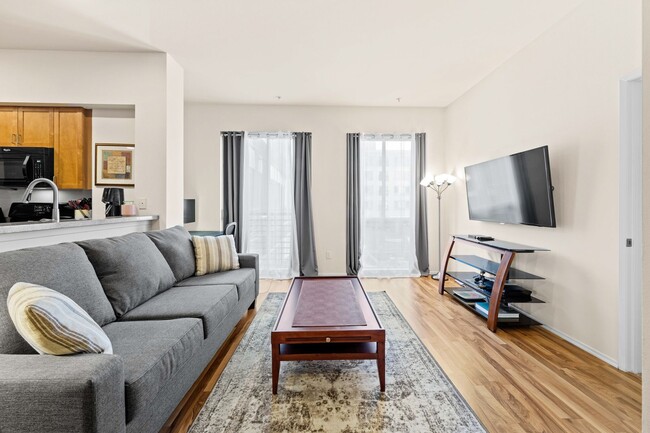 Building Photo - Downtown Island Hideaway -Mid Term Condo