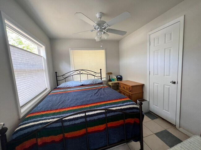 Building Photo - Gulfport charm 3/1 1 car garage