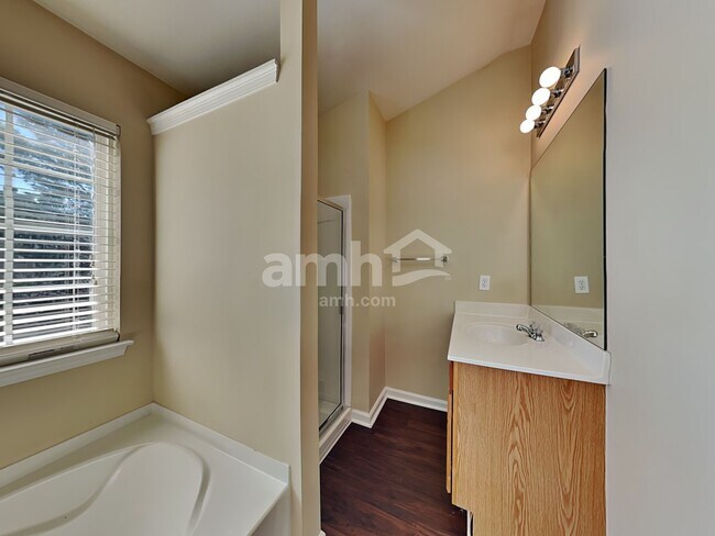 Building Photo - 12 Comesee Ct