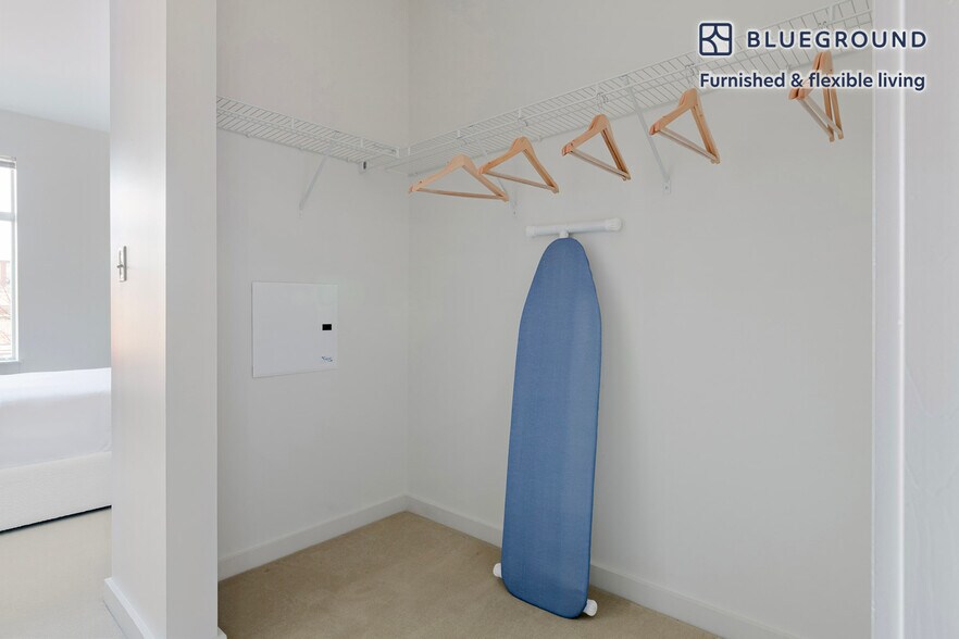 Building Photo - 240 Sidney St