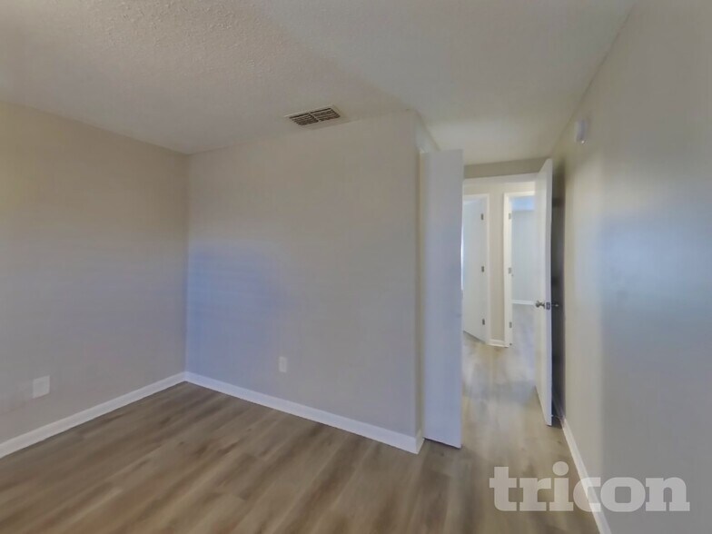 Building Photo - 16013 Woodpine Dr
