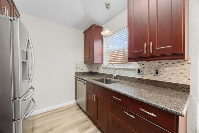 Building Photo - 109 Rosemary Cove