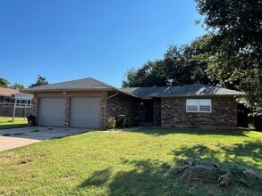 Building Photo - Military Discount available! Updated 3 bed 2 bath, 2 car, fenced yard!