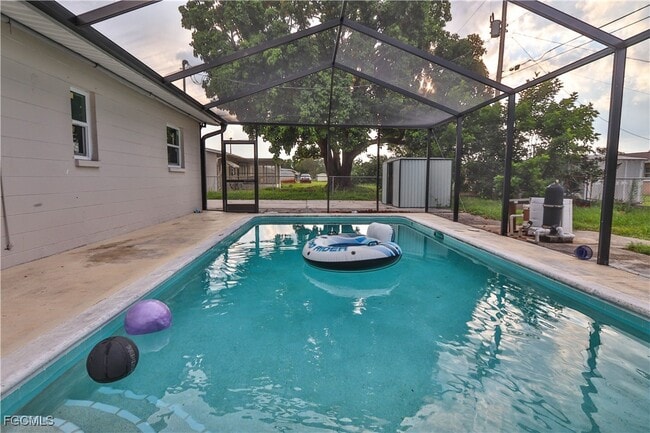 Building Photo - 305 Bougainvillea Rd W