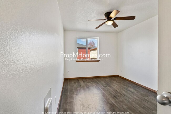 Building Photo - Charming Three Bedroom Newberg Home - Corner Lot!