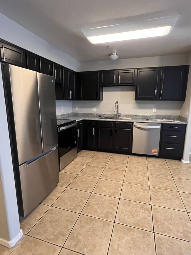 Building Photo - South Phoenix 3Bed 2.5 Bath Garage