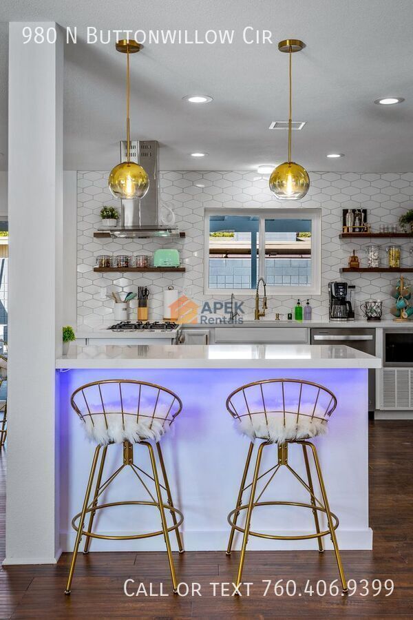 Building Photo - 980 N Buttonwillow Cir