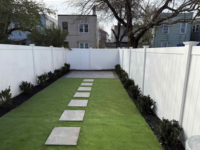 Building Photo - 183 Lexington Ave