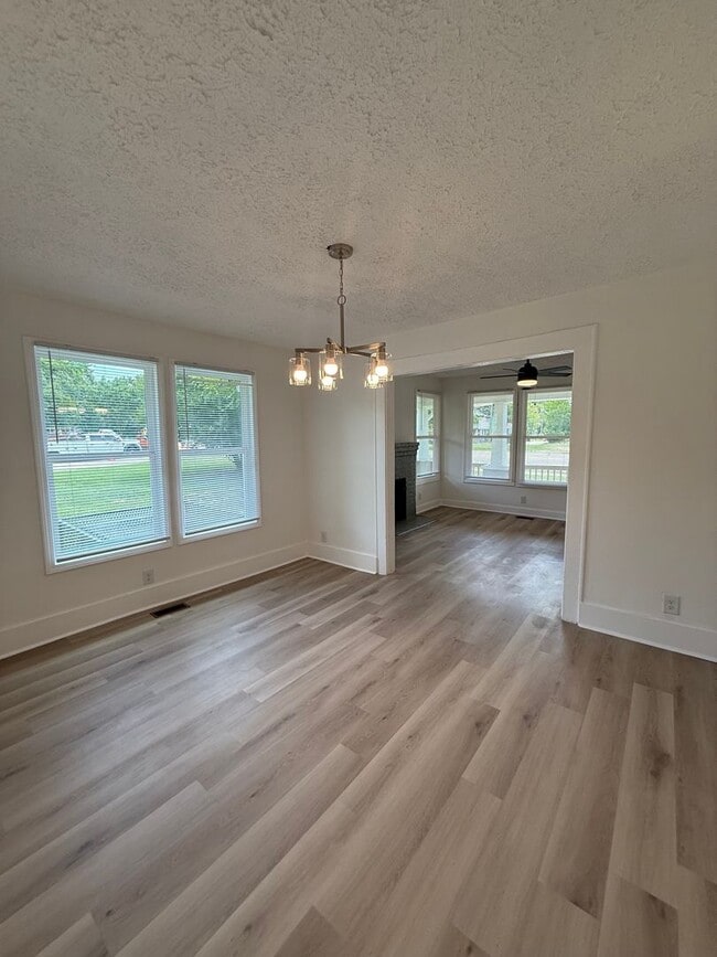 Building Photo - Space, Style & Location—All Under One Roof—For $1250 a Month