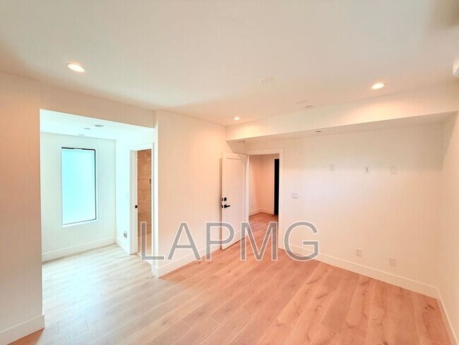 Building Photo - 3414 London St