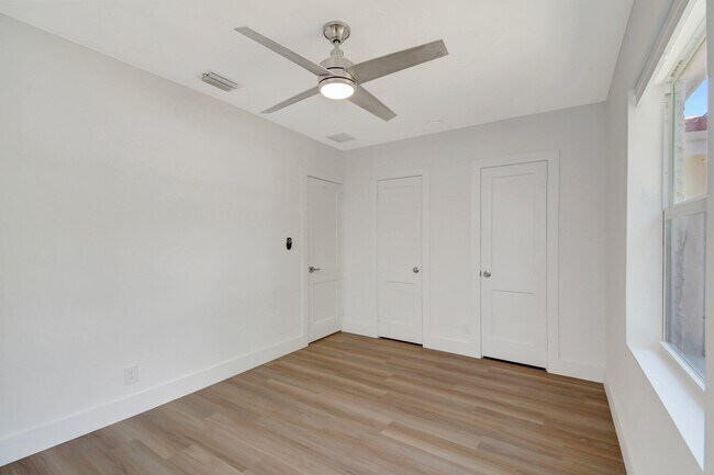 Building Photo - 420 SW 13th St