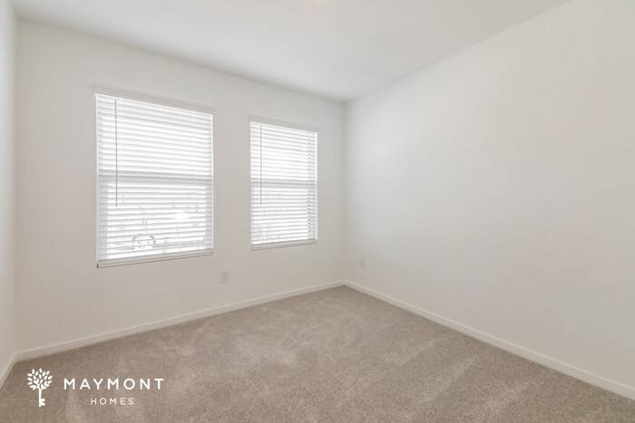 Building Photo - 712 Dressage Ln