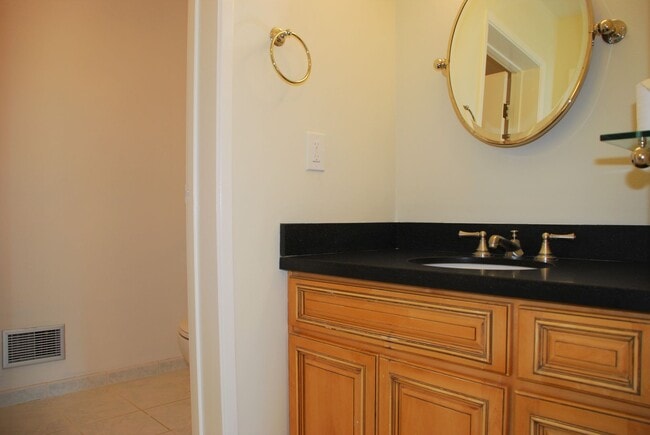 Building Photo - Corner Unit Townhome in Corte Madera For Rent!