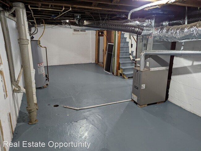 Building Photo - 2 br, 1 bath House - 664 Whitethorne Ave