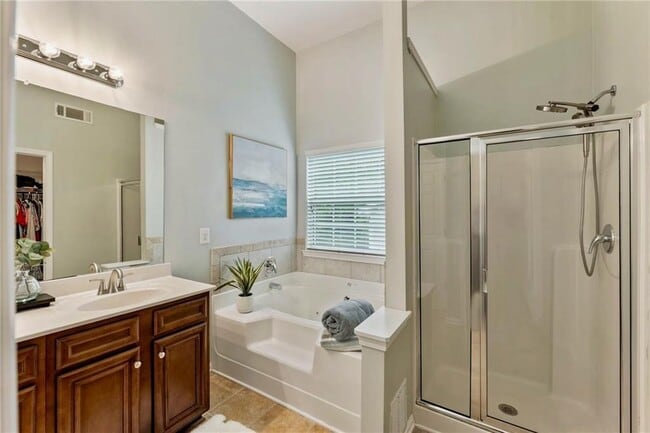 Building Photo - 313 Hidden Creek Ln