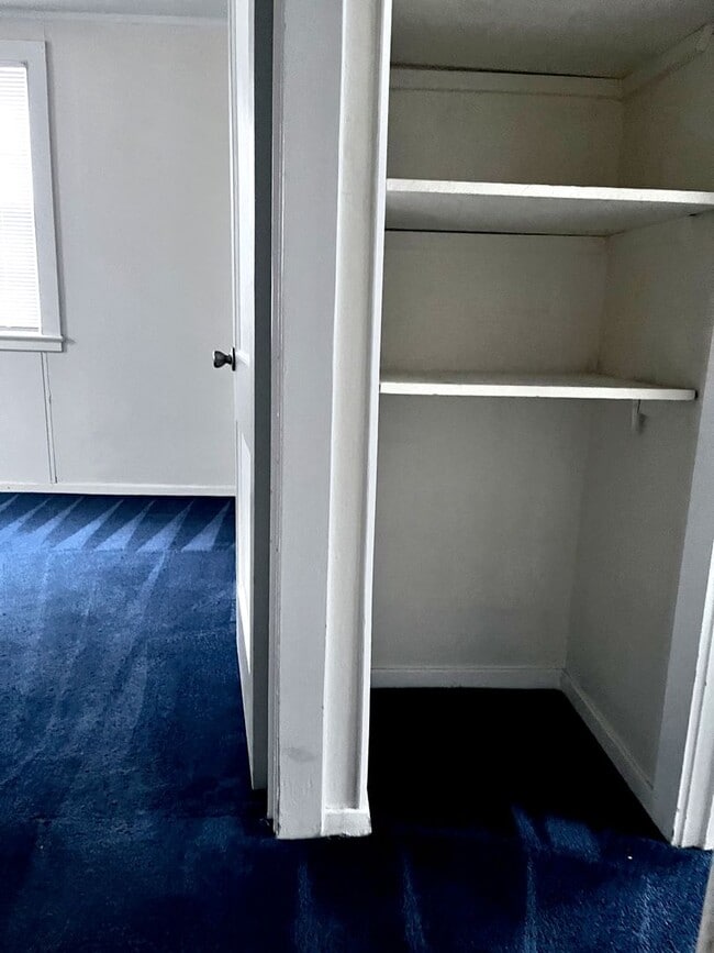 Building Photo - Two Bedroom, Spacious Apartment