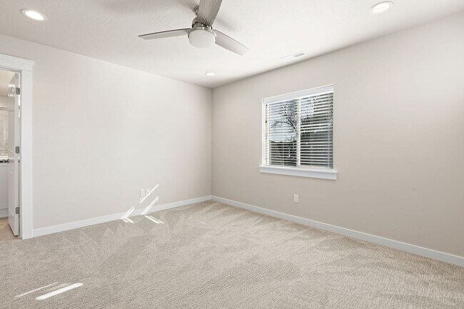 Building Photo - GORGEOUS 3bd/2.5ba Payette Duplex w/Modern construction, pristine condition, and ready for you!