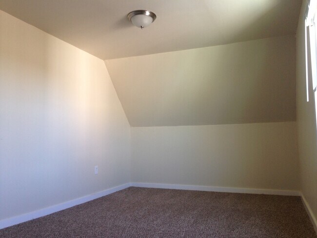 Building Photo - 2625 N Oakland Ave