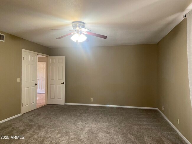 Building Photo - 4325 E Greenway Ln