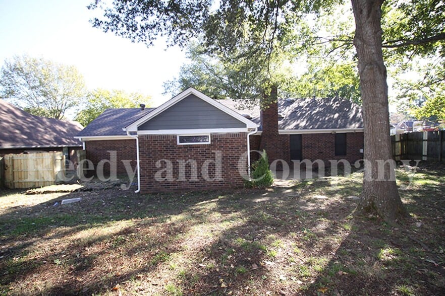 Building Photo - 6761 Blue Spruce Dr