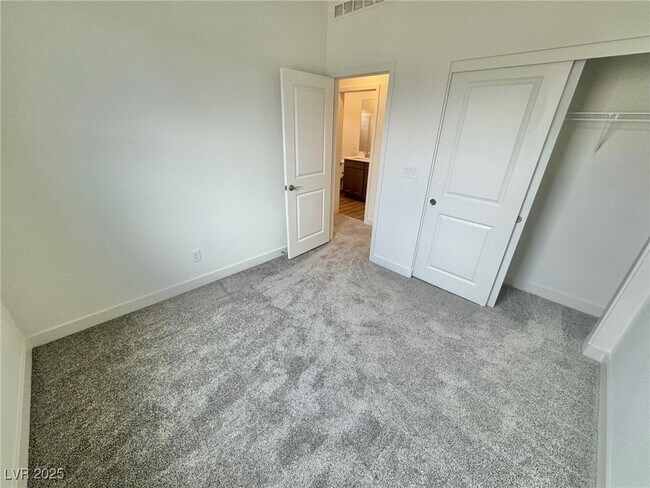 Building Photo - 1548 Little Penguin St