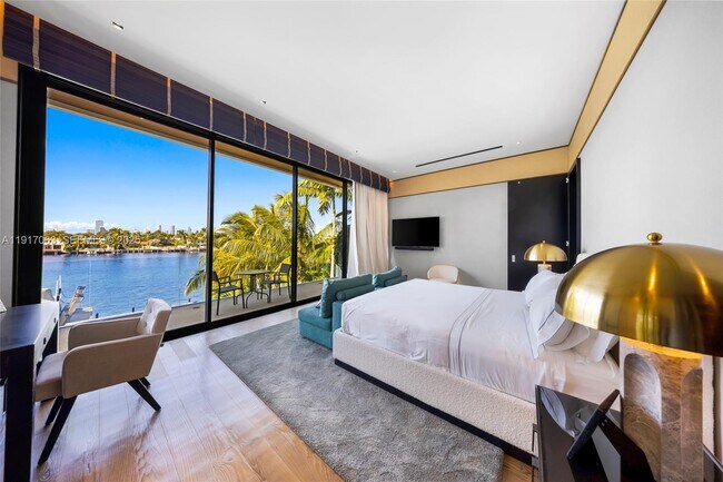 Building Photo - 200 W Rivo Alto Dr