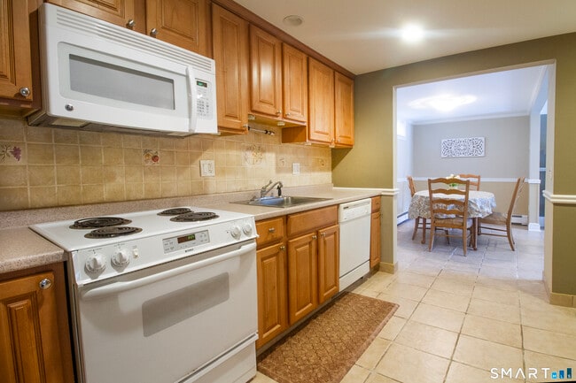 Building Photo - 14 Lake Dr N