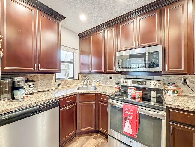 Building Photo - Gorgeous 3 bedroom Corner Unit with Lake view in Coconut Creek