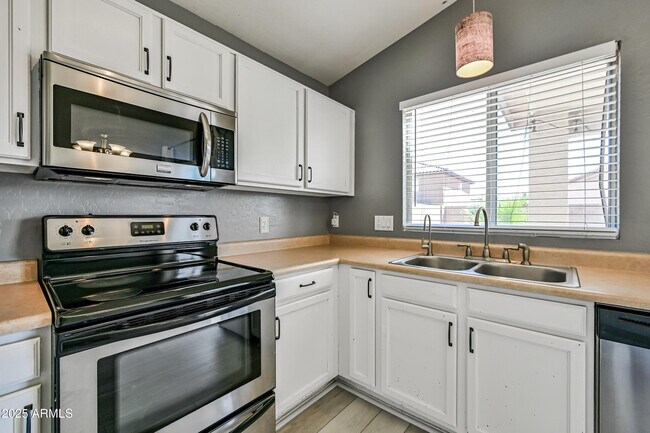 Building Photo - 12021 W Columbine Dr