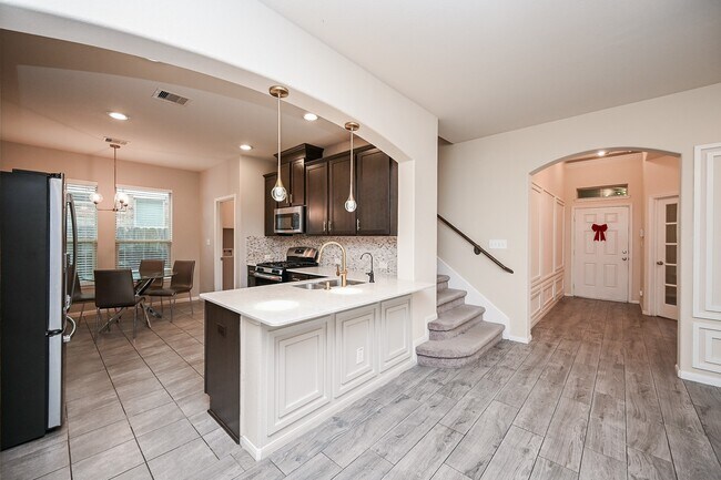 Building Photo - 23919 Villa Lisa Dr