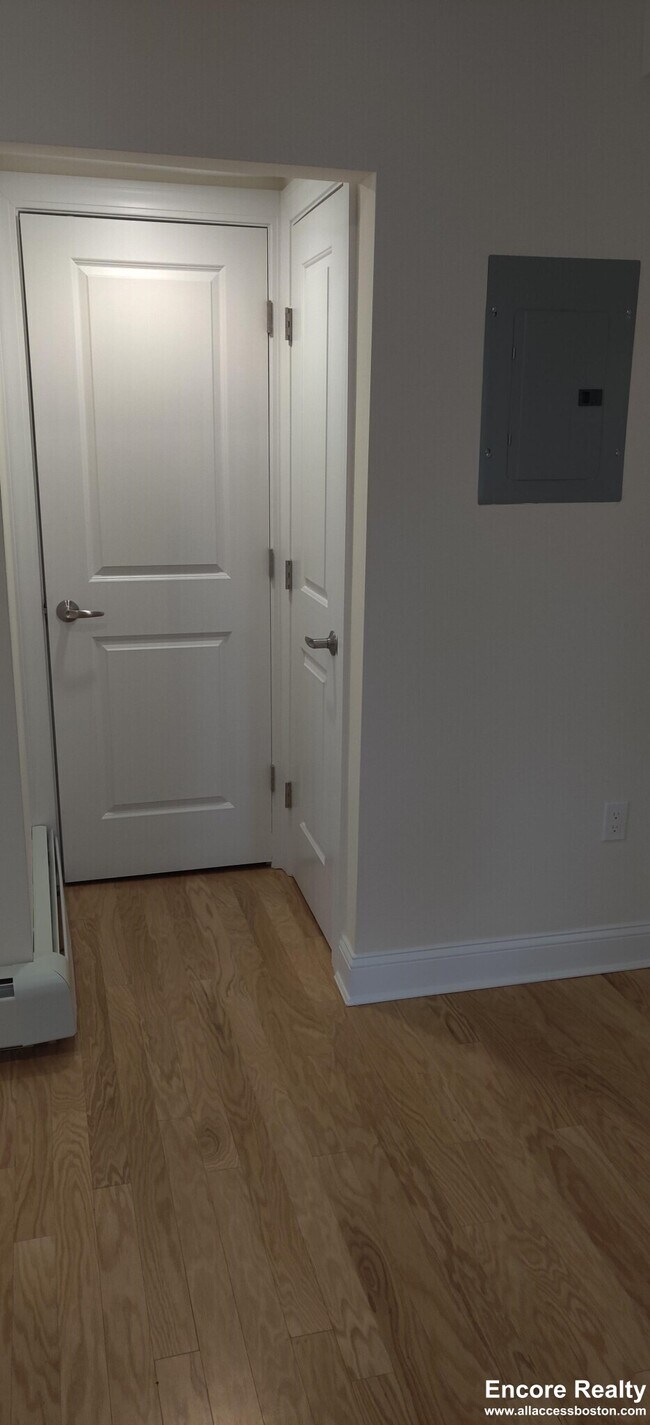 Building Photo - 37 Auburn St