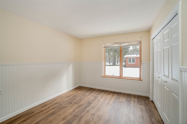 Building Photo - 3301 Thornbrook Ct