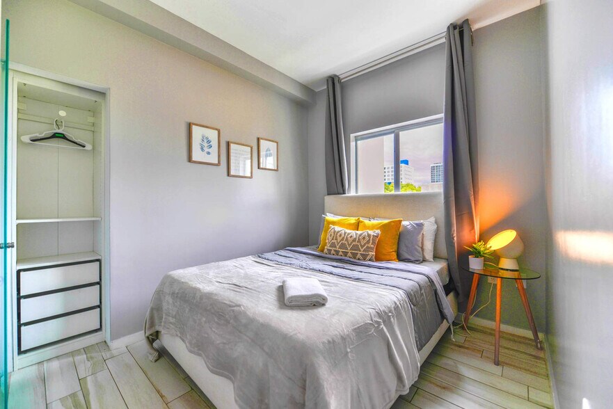 Building Photo - 481 NE 29th St