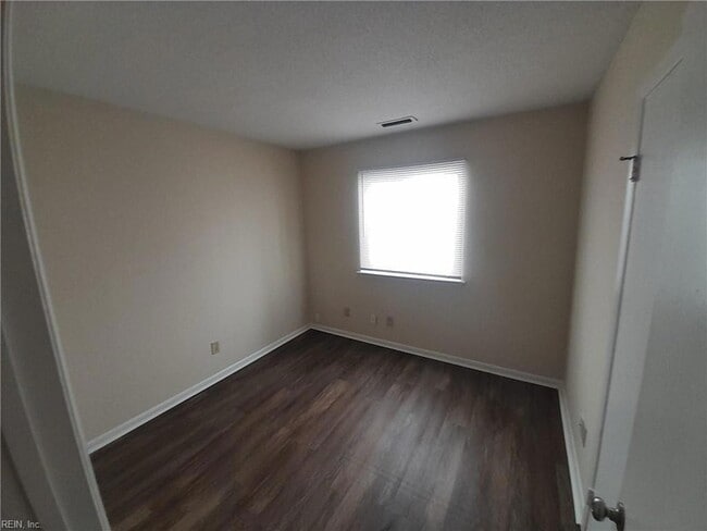 Building Photo - 5719 Earnhardt St