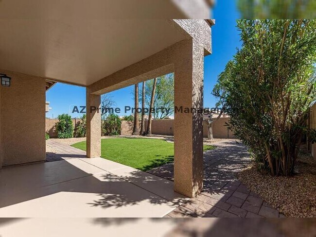Building Photo - 4233 E Raven Rd