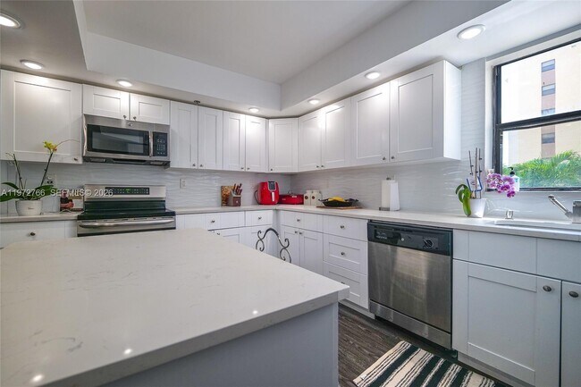 Building Photo - 7200 Radice Ct