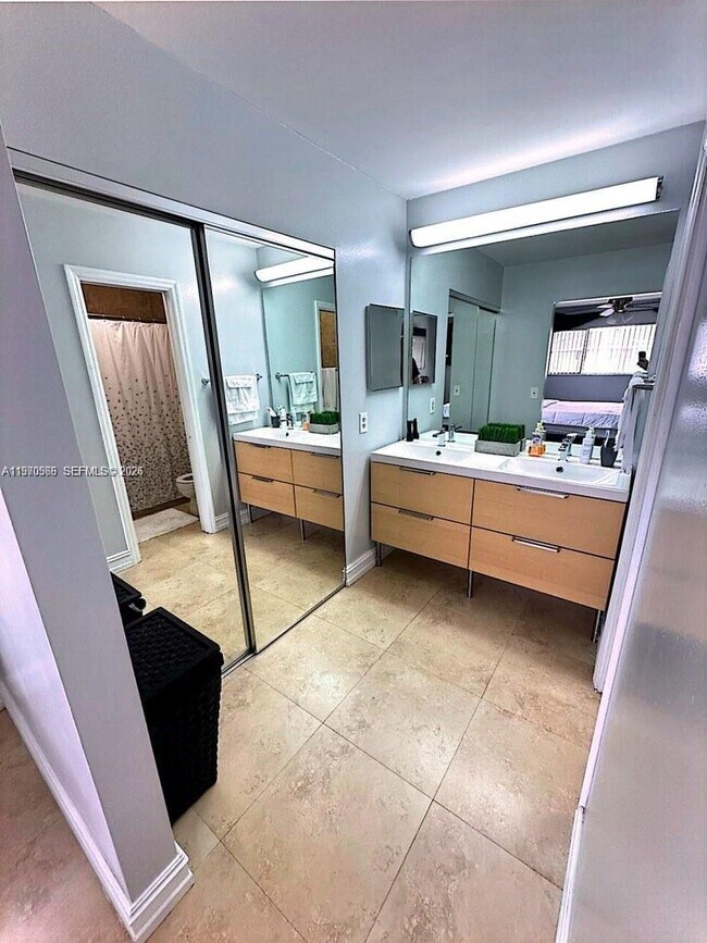 Building Photo - 9729 Hammocks Blvd