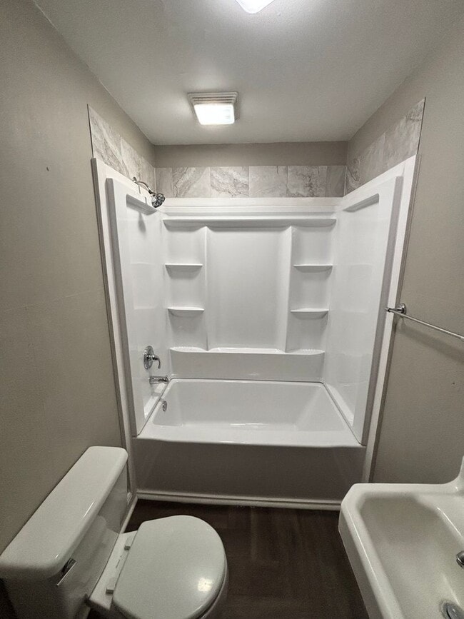 Building Photo - Quiet Country Feel — Minutes From Downtown Knoxville 2bd/1bth