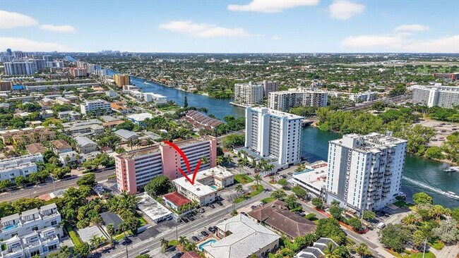 Building Photo - 1450 N Riverside Dr
