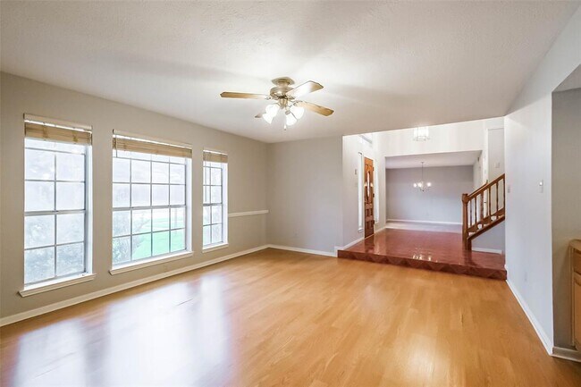 Building Photo - 10218 Hedge Way Dr