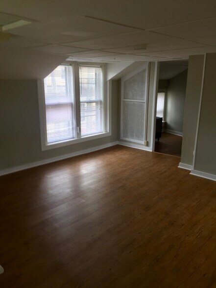 Building Photo - 409 N George St