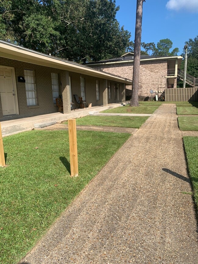 Building Photo - Smith St Apartments