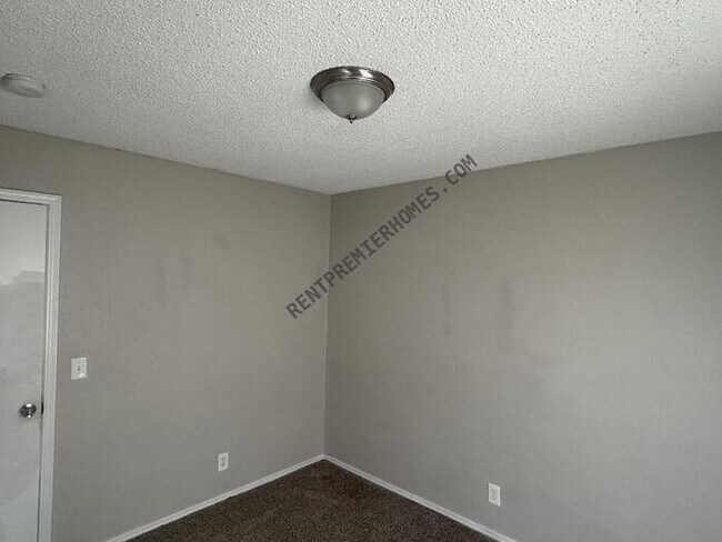 Building Photo - 3332 S 140th E Ave