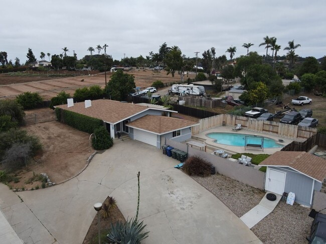 Building Photo - RURAL CHARM ON TOP OF THE HILLS IN VISTA