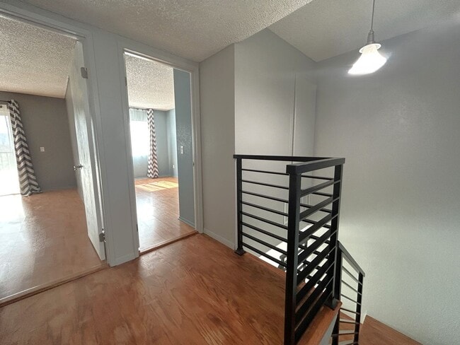 Building Photo - 1924 Hawaii St